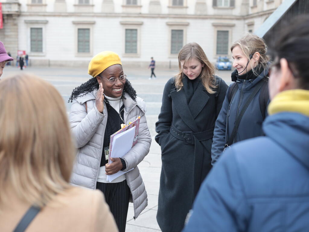 IRC Staff member takes newly arrived Ukrainians on a walking tour of Milan, Italy.