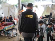 An IRC officer walks through a makeshift camp for internally displaced children in Gaza.