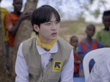 장동윤 홍보대사가 에티오피아 이동 의료팀 활동을 함께 하고 있다.