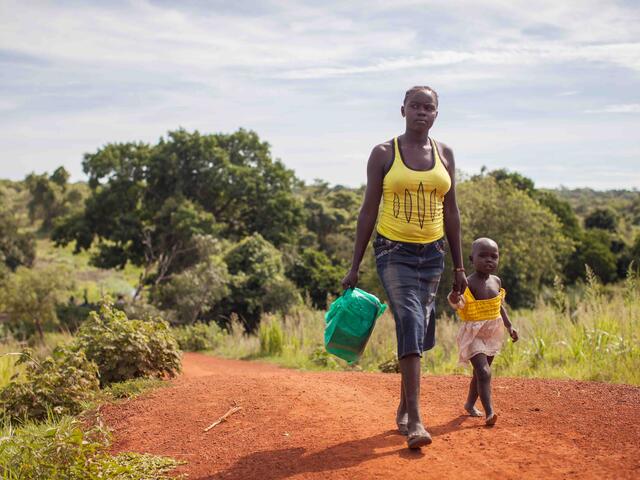 South Sudanese refugees cross the border from South Sudan to Uganda