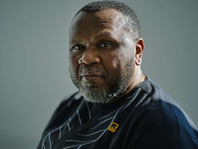 Porträtt av Babatunde Ojei, RESCUE:s landchef i Nigeria.