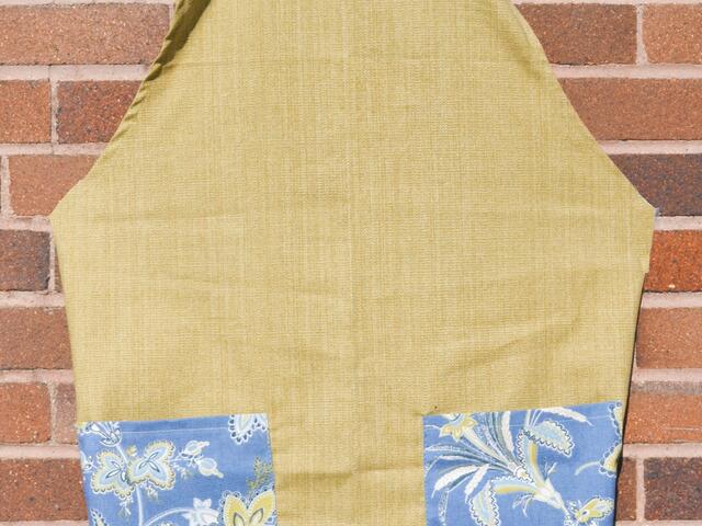 Smock apron created by Haleema and Marziye at Fancy Bridal & Alterations, a business developed with the help of the International Rescue Committee