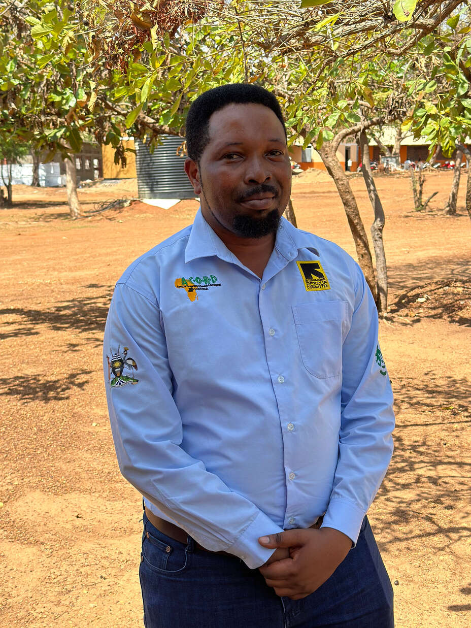 Hakim Kalungi är chef för RESCUE:s hälsokliniker i Uganda dit många unga mammor kommer för att få vård och stöd.