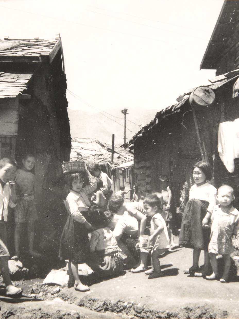 한국전쟁 당시 피난촌과 어린이들의 모습