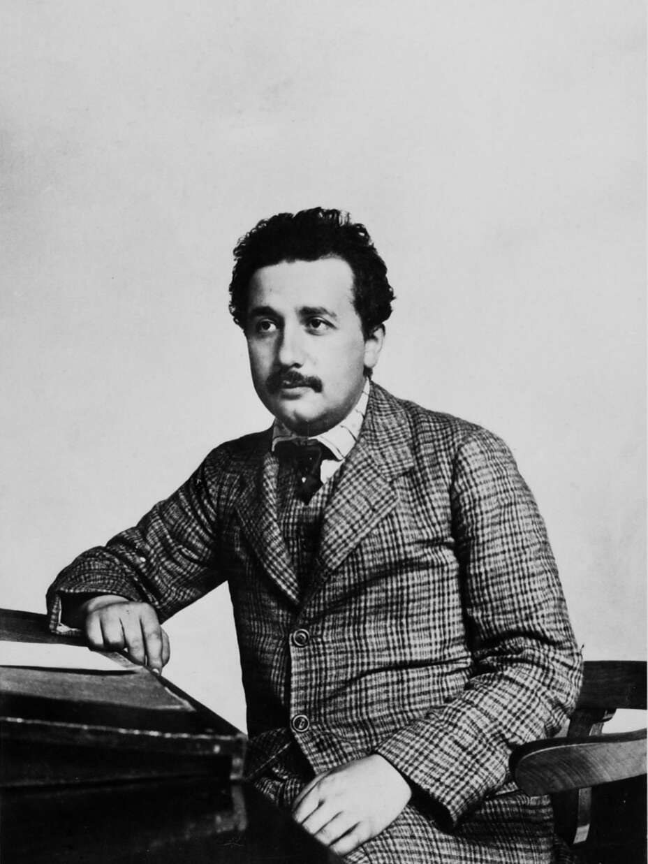 스위스 특허청에서 일하던 알베르트 아인슈타인