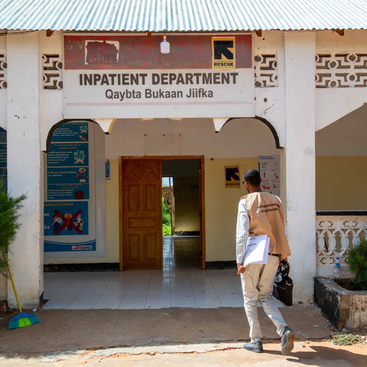 The front entrance of the IRC-supported Hanano Hospital.