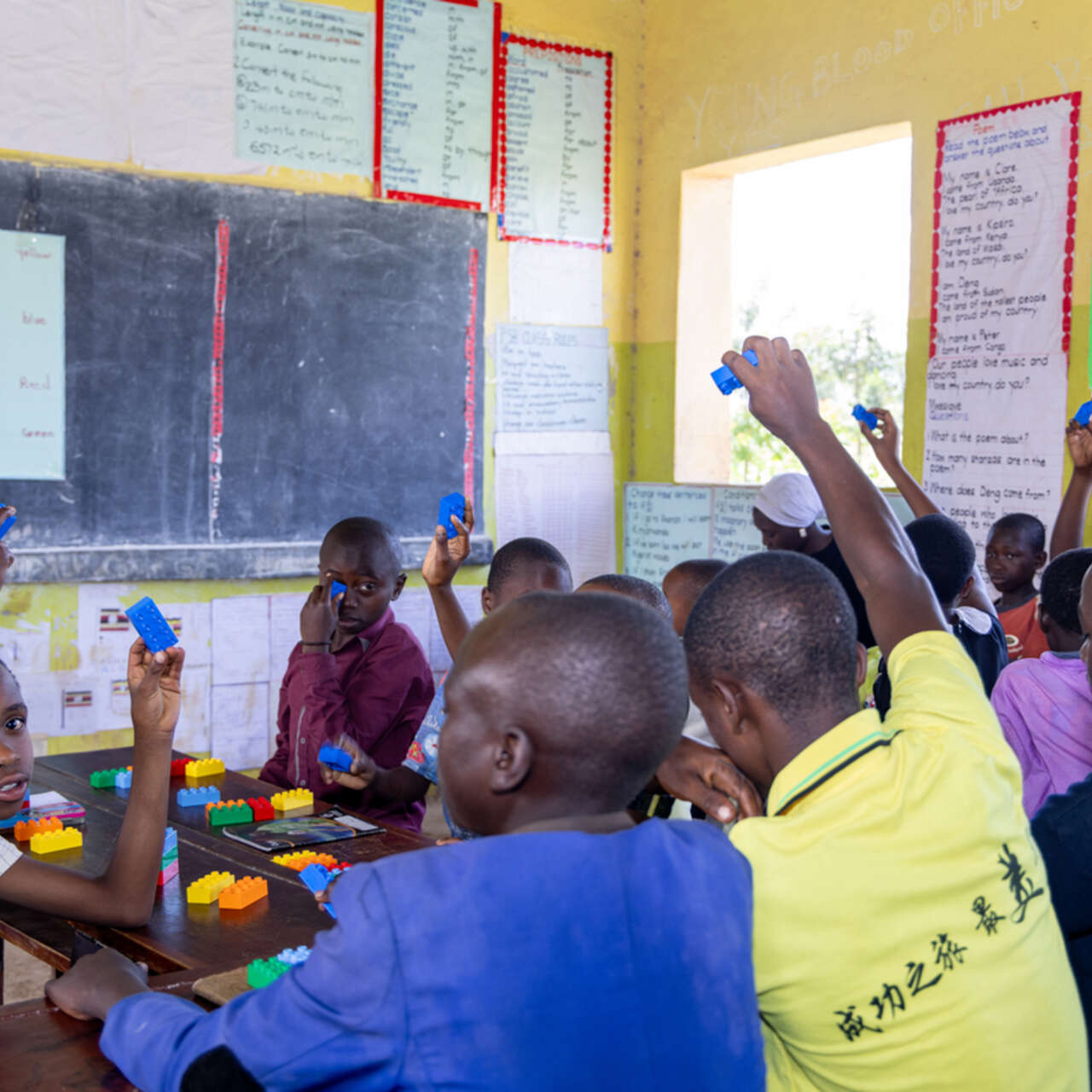 Students using LEGO at Itambabiniga Primary School.
