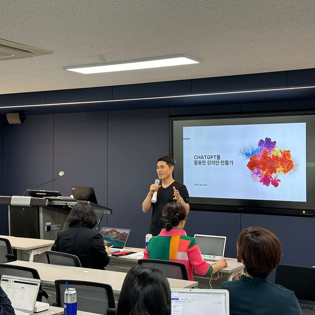 강연 중인 윤혜식 후원자