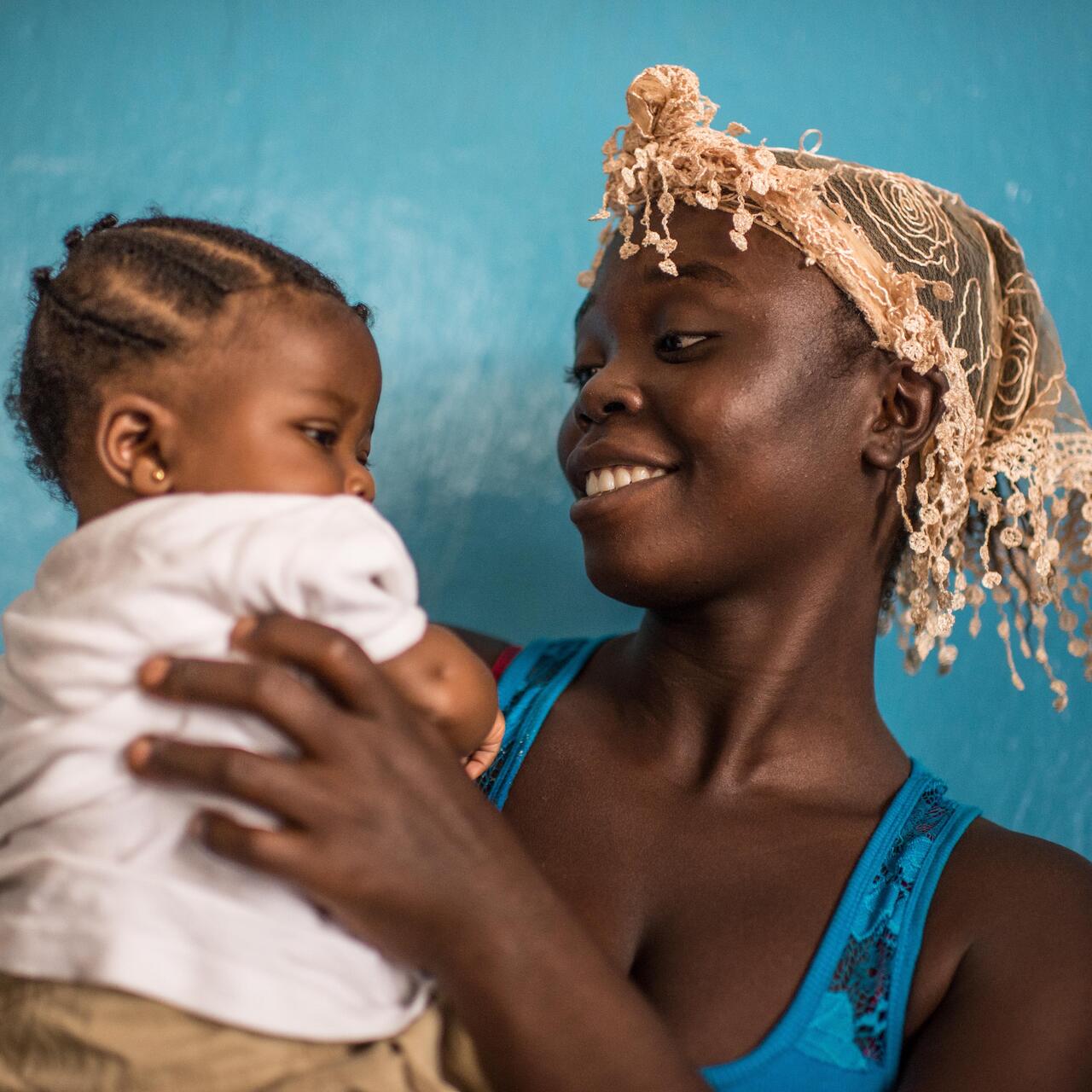 20-year-old Gborlu Koiwo delivered her healthy baby, Mamie, at IRC-supported Konia Health Centre in Lofa County, Liberia