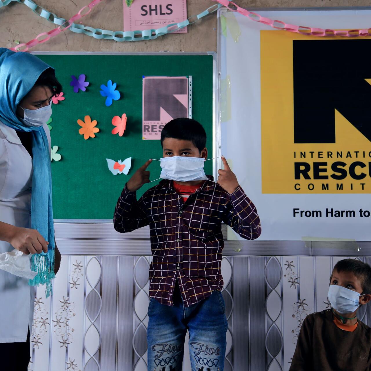 IRC hygiene promoter Sohalia Khaliqi provides training and critical information about COVID-19 to women, men and children in Harat province, Afghanistan, one of the worst-hit provinces in the country during the outbreak