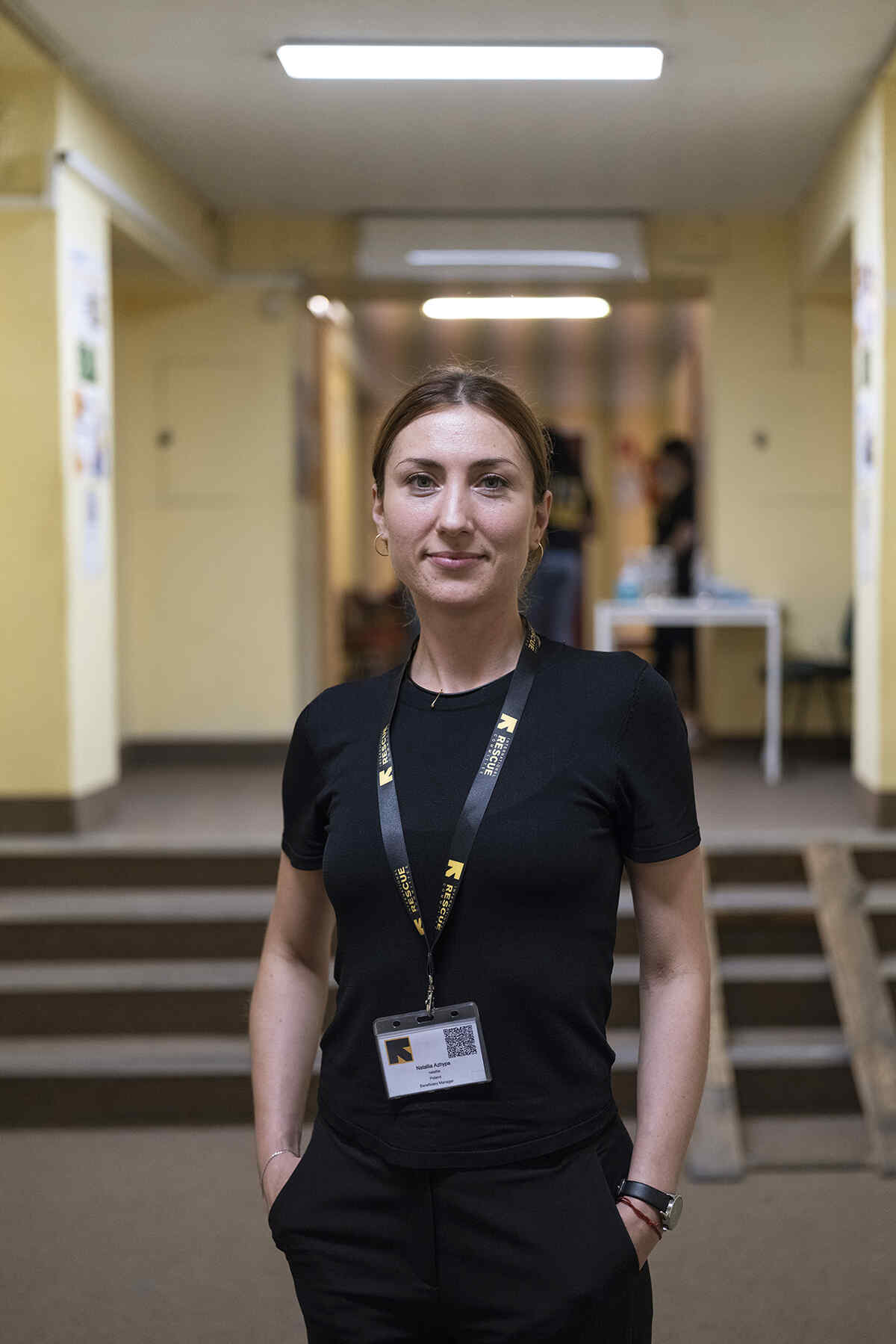 Natalia, en av RESCUE:s medarbetare, ler mot kameran.