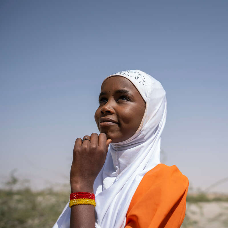 En kvinna i Tchad ler.