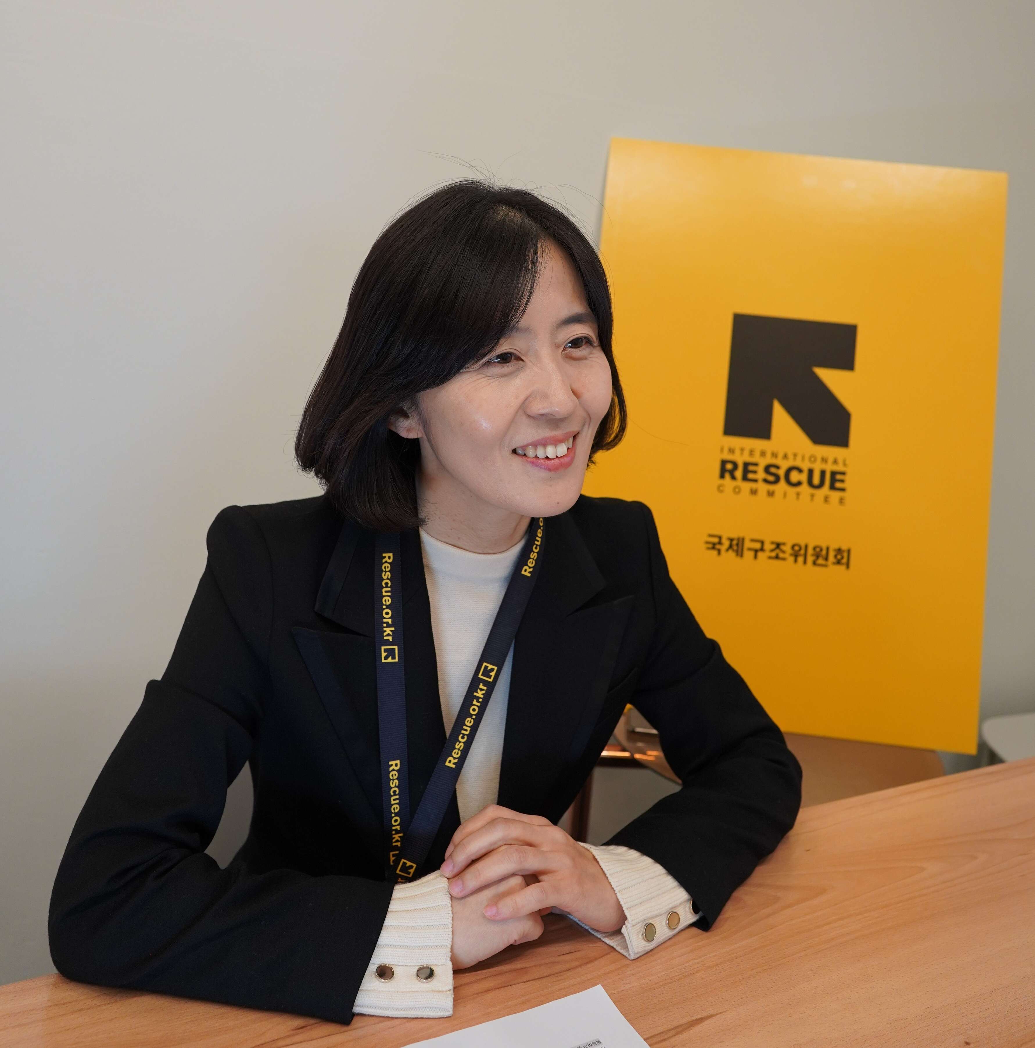 이은영 국제구조위원회 한국 대표가 인터뷰 중에 웃고 있다.