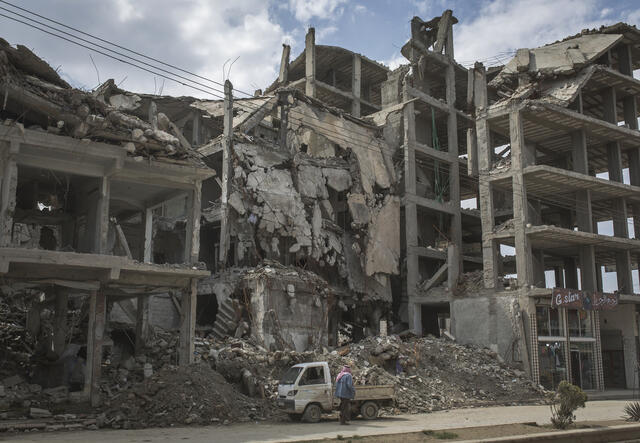 Förstörda byggnader i Raqqa.