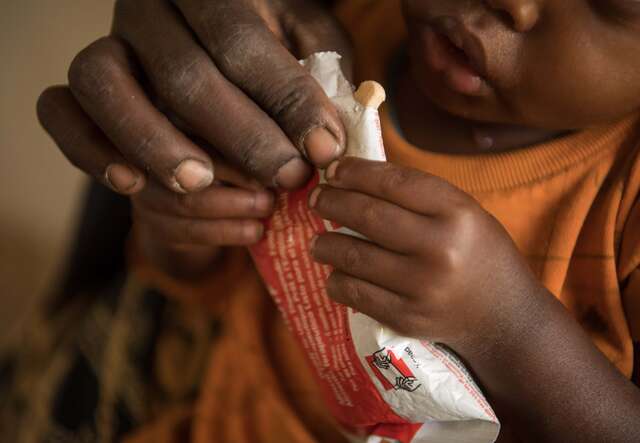 Mehr als 90 Prozent der Kinder mit akuter Mangelernährung erholen sich durch die Behandlung mit therapeutischer Fertignahrung.