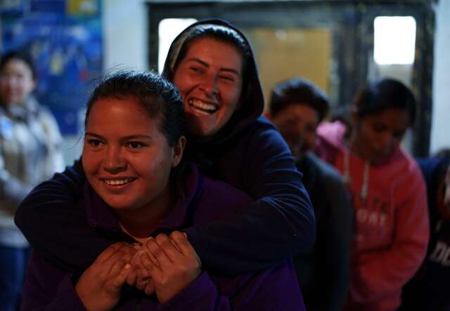Sara and Natalia, 22, from Honduras, participate in a team building activity for a women’s group run by IRC at the shelter.