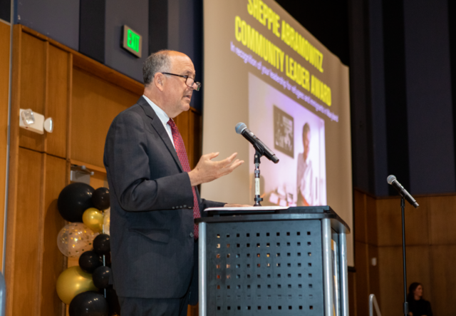 Michael Abramowitz presents the Sheppie Abramowitz Community Leader Award