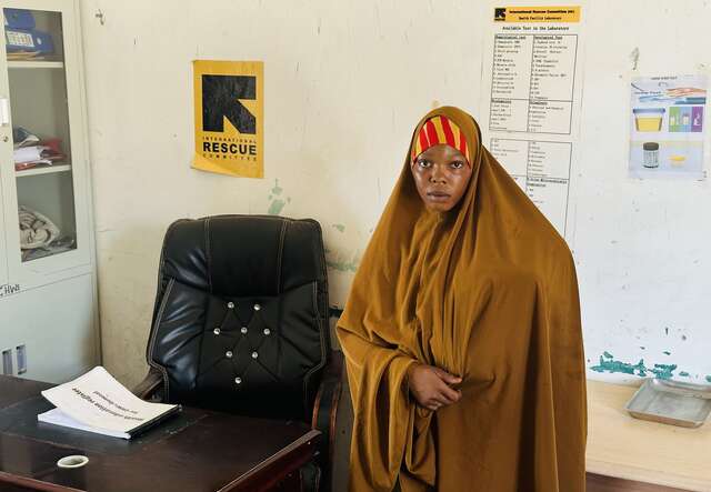 A portrait of Faduma during one of her appointments at the Arif Health Facility, where she followed up on her daughter Maria's vaccination.
