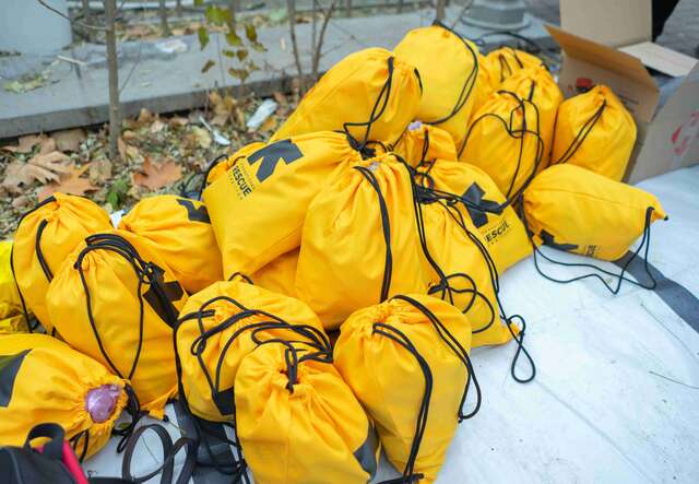 In this site visit, Liudmyla is working alongside members of the IRC’s women’s protection and empowerment and child protection teams. With support from the EU, they are distributing winter kits filled with hygiene items, basic cosmetics, and some warm accessories like socks. Due to the shelling of the critical infrastructure, hundreds of thousands of residents in the area have been left to face the cold winter without heating and electricity.