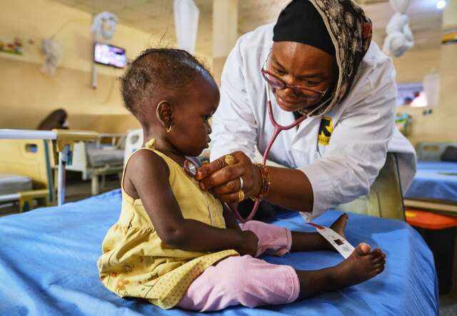 An IRC doctor treats a young girl at an IRC stabilization center in Nigeria.