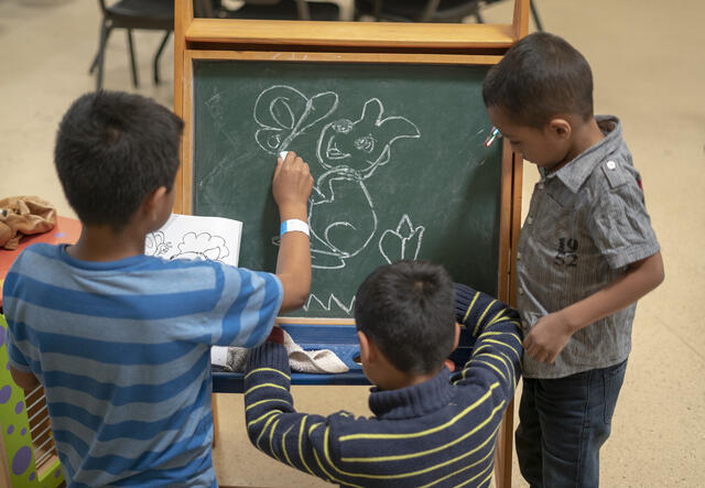Central American children at an IRC-run shelter for asylum seeking families