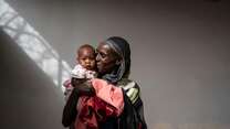 18 June 2024 – Farchana, Chad. Inass Dehiye Moussa, 4-month-old, a patient at the IRC health centre in Farchana with her mother, Djadda Djaranabi, 30.